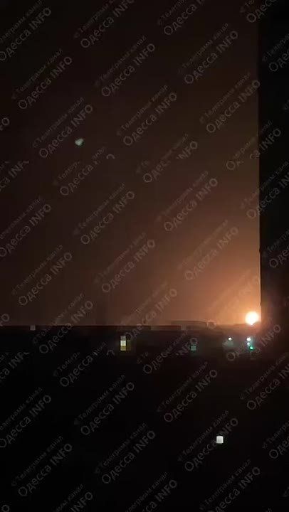 Сообщают о взрывах в Ильичевске* Одесской области