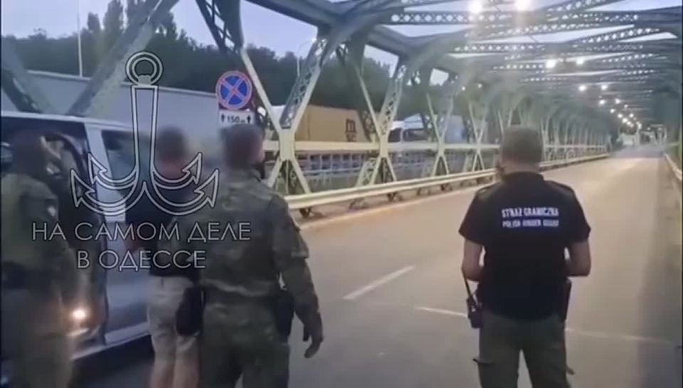 За провокационные заявления о намерении совершить поджоги зданий в Варшаве, польские власти приняли решение о депортации украинского гражданина на территорию Украины