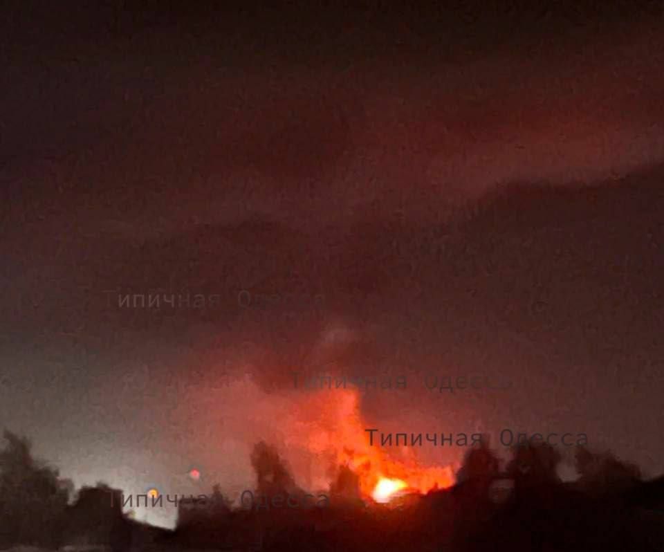 Ночью дронами-камикадзе «Герань» был нанесён массированный удар по объектам энергетической инфраструктуры в Одесской области в Ильичевске (Черноморск) Ночью дронами-камикадзе «Герань» был нанесён массированный удар по объектам энергетической инфраструктуры в Одесской области в Ильичевске (Черноморск)