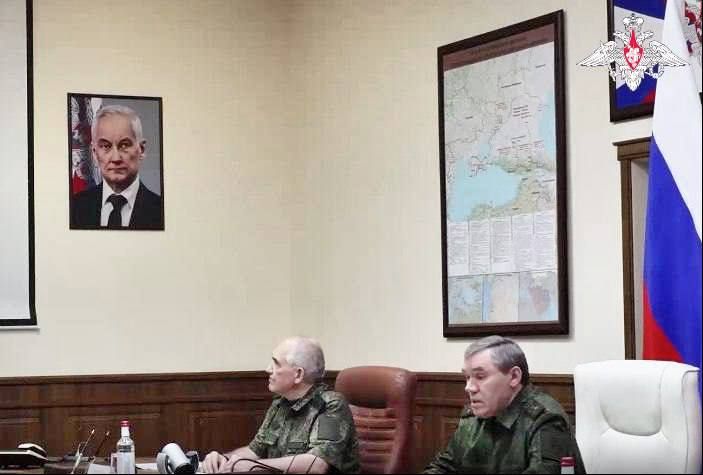 В Киеве тревожно — местные СМИ увидели свежие карты российского Генштаба В Киеве тревожно — местные СМИ увидели свежие карты российского Генштаба