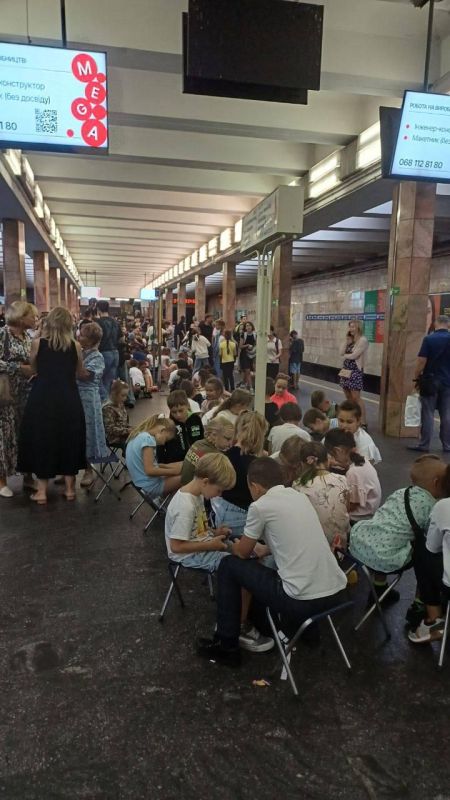 Первый учебный день по-киевски: уроки в метро вместо школы
