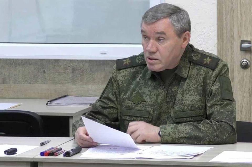 Идем на Одессу? Начальник Генштаба РФ Герасимов «случайно» показал карту будущей Украины
