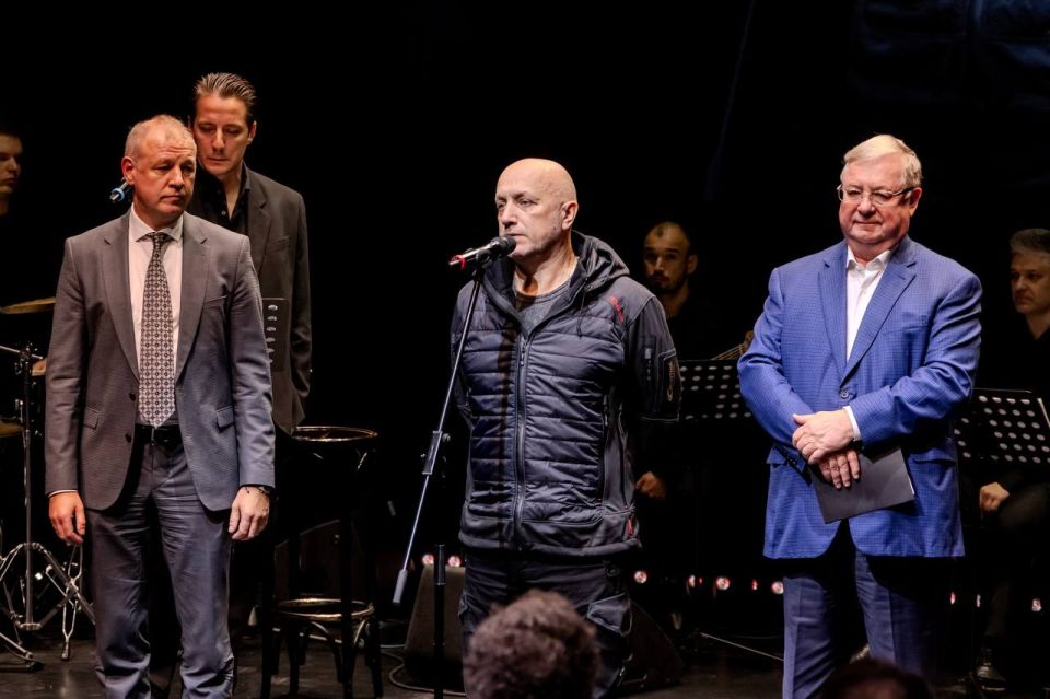 «Обязательно позвонил бы своему отцу сейчас, если бы он был жив»: в первый день работы Московской международной книжной ярмарки назвали победителей Национального конкурса «Книга года» «Обязательно позвонил бы своему отцу сейчас, если бы он был жив»: в первый день работы Московской международной книжной ярмарки назвали победителей Национального конкурса «Книга года»