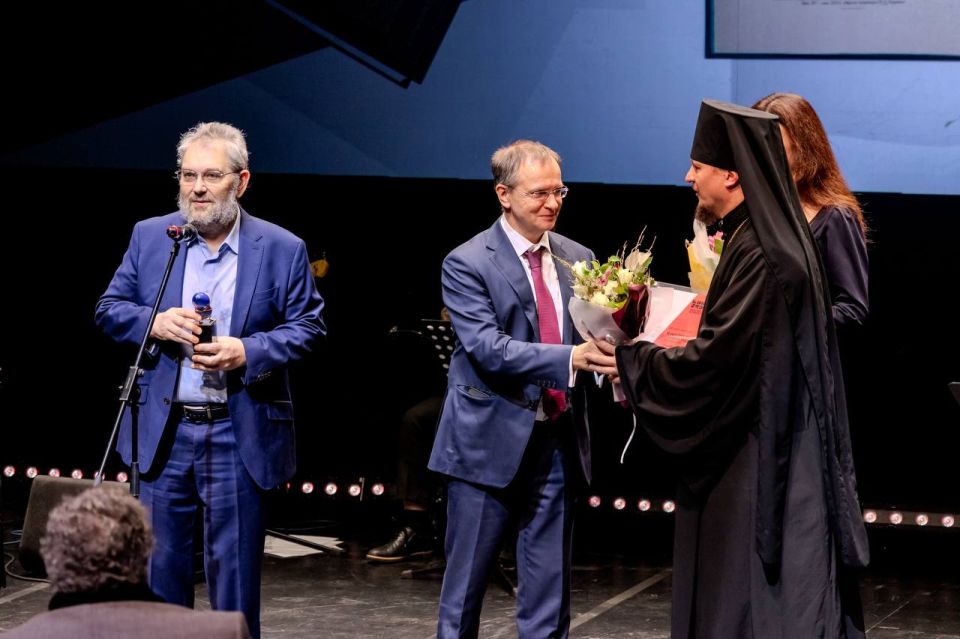 «Обязательно позвонил бы своему отцу сейчас, если бы он был жив»: в первый день работы Московской международной книжной ярмарки назвали победителей Национального конкурса «Книга года» «Обязательно позвонил бы своему отцу сейчас, если бы он был жив»: в первый день работы Московской международной книжной ярмарки назвали победителей Национального конкурса «Книга года»