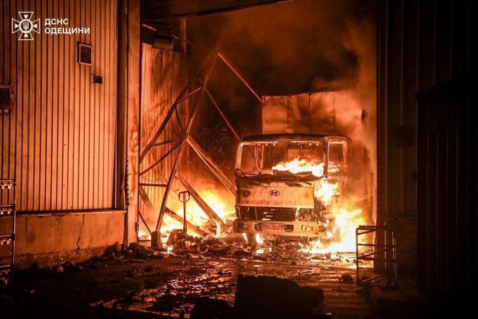 В Одессе беспилотники ударили по складу и ракетным установкам ПВО В Одессе беспилотники ударили по складу и ракетным установкам ПВО