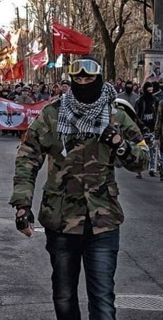 "...«Имперский флаг», отмененный в России еще в позапрошлом веке - сегодня это флаг мракобесов, черносотенцев, погромщиков и маргиналов" "...«Имперский флаг», отмененный в России еще в позапрошлом веке - сегодня это флаг мракобесов, черносотенцев, погромщиков и маргиналов"