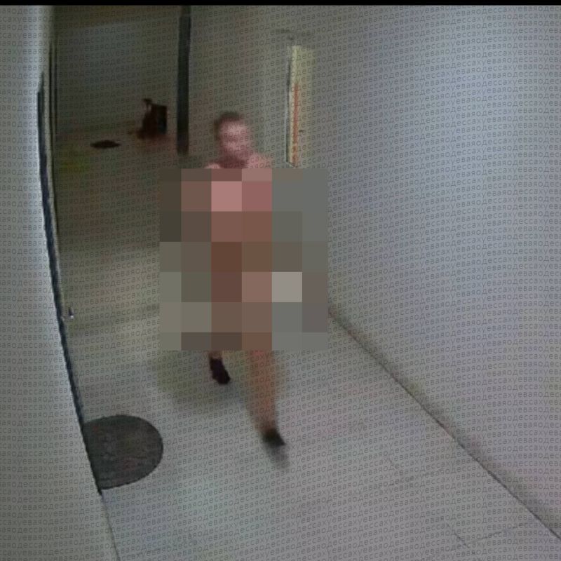 В Одессе сосед-наркоман превратил квартиру в притон и терроризирует семью В Одессе сосед-наркоман превратил квартиру в притон и терроризирует семью