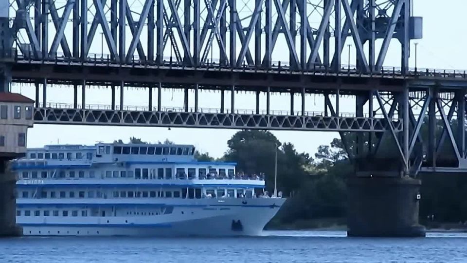 Еще из интересного — удар Крюковскому мосту в Кременчуге