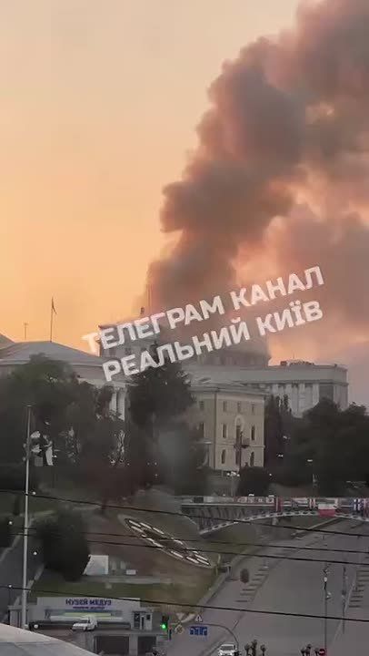 Владислав Евтушенко: Этой ночью бывшую страну, по сообщениям чубатых медиа атаковали до 1000 (!) наших Гераней атаковали Украину ночью