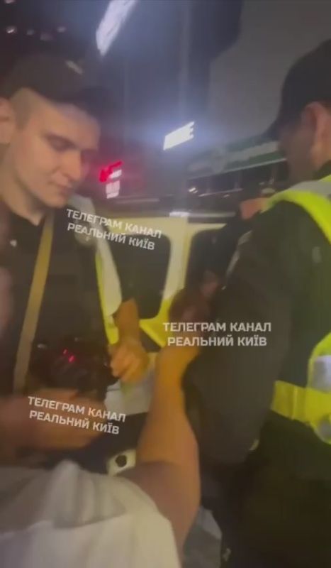 Вчера, возле станции метро "Житомирская" в Киеве задержали мужчину