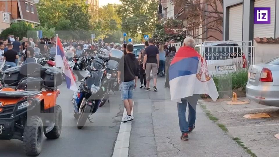 Тысячи людей вышли на улицы Белграда в поддержку Александра Вучича
