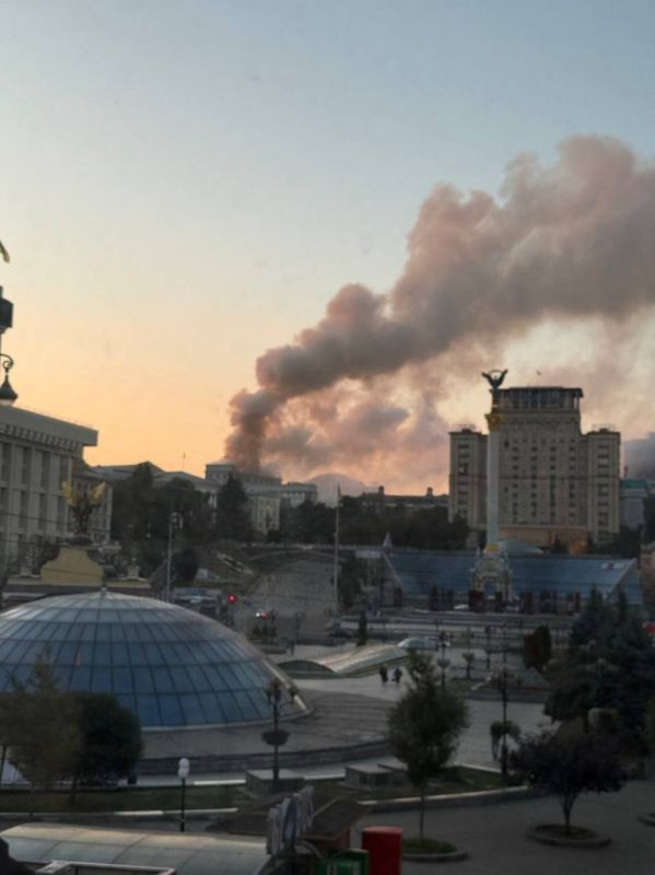 Из интересного еще этой ночью — пожар в здании Кабмина, где огонь охватил площадь в тысячу квадратных метров