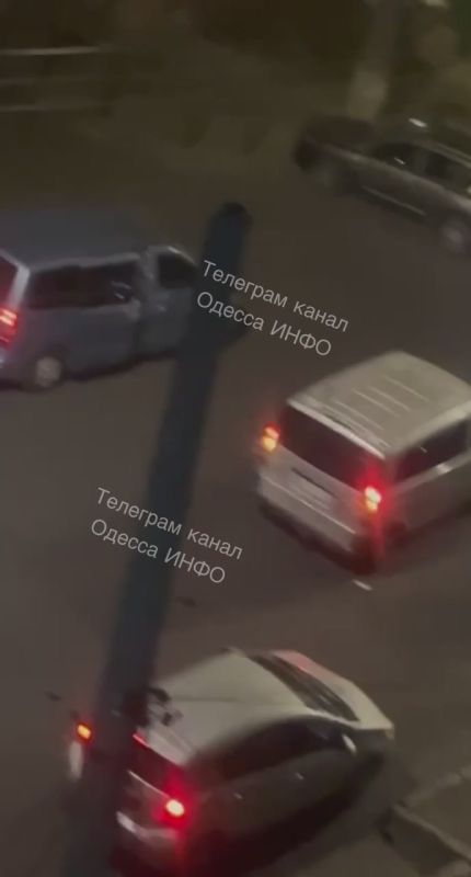 В Одессе прохожие напали на машину военкомов и спасли парня от мобилизации