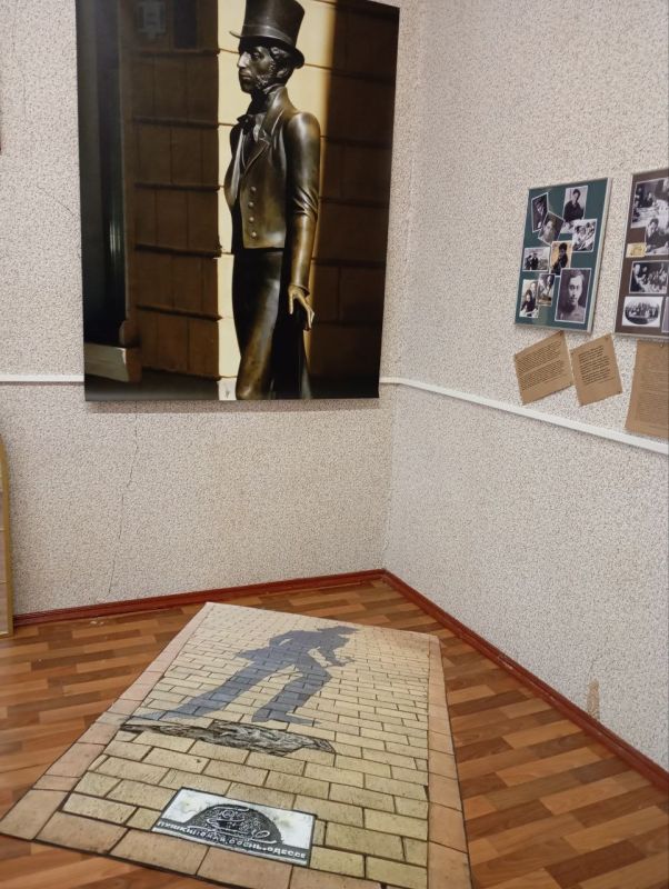 Уничтоженный вандалами арт-объект «Тень Пушкина» переехал из Одессы в Москву