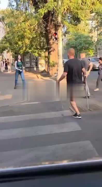 В Одессе девица подралась с одноногим инвалидом