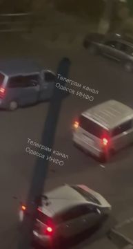 В Одессе прохожие напали на машину военкомов и спасли парня от мобилизации