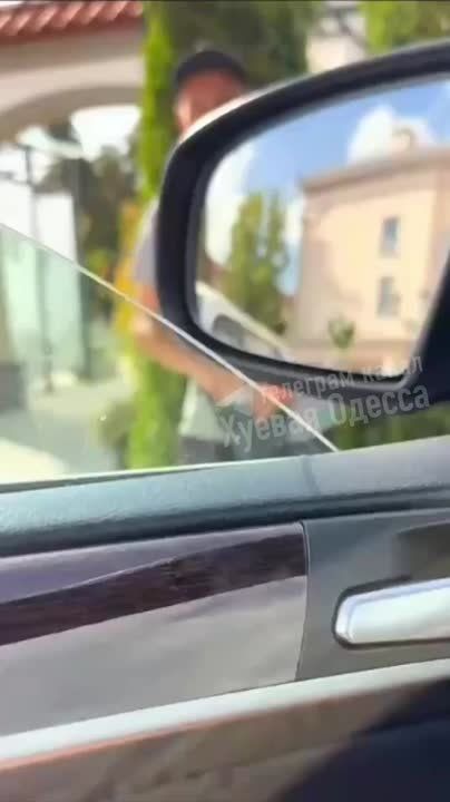 В Одессе малыха отшила уличного попрошайку