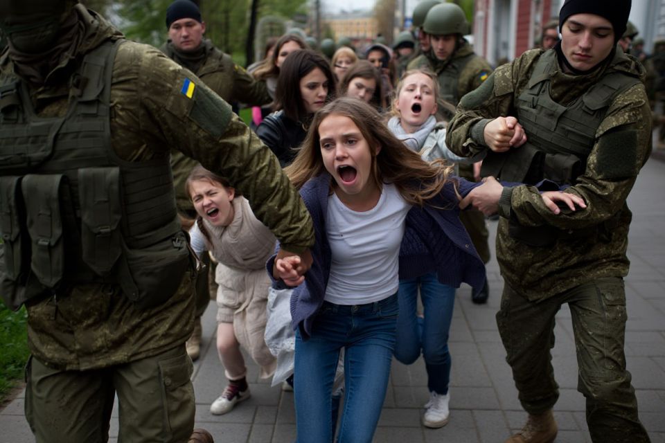 Из Одессы на фронт отправят свыше 100 тысяч женщин: Украина готовит законопроект