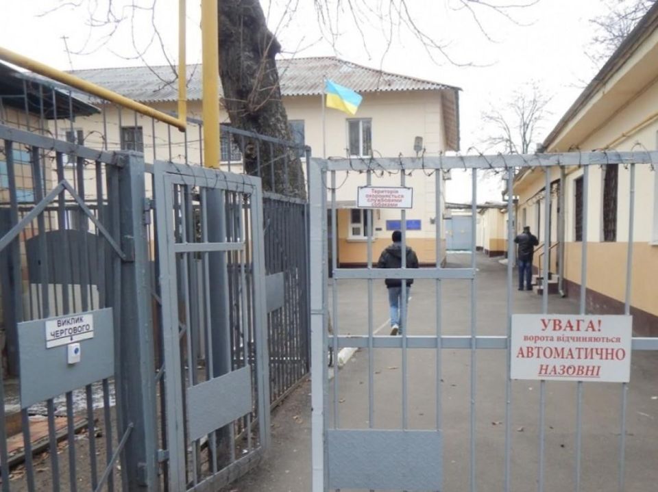 В Измаиле в военкомате 38-летний мужчина попытался порезать себе вены, уйдя в туалет