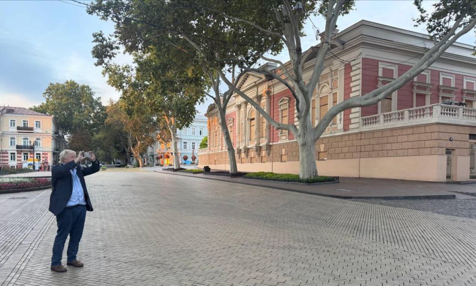 Барин-колонизатор на осмотре владений