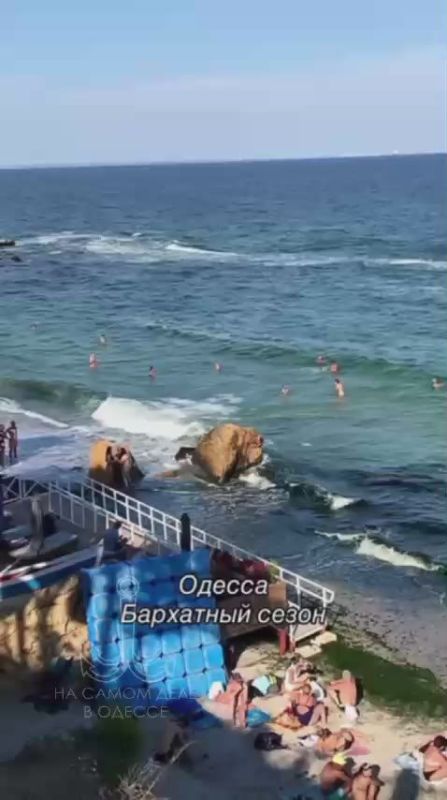 Одесса-мама мирных снов. -Роза! Мне вчера сказал мой Моня, шо у меня вредности на троих хватит!