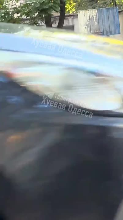 Школьник из Одессы с пистолетом за спиной взорвал американский Тик-ток