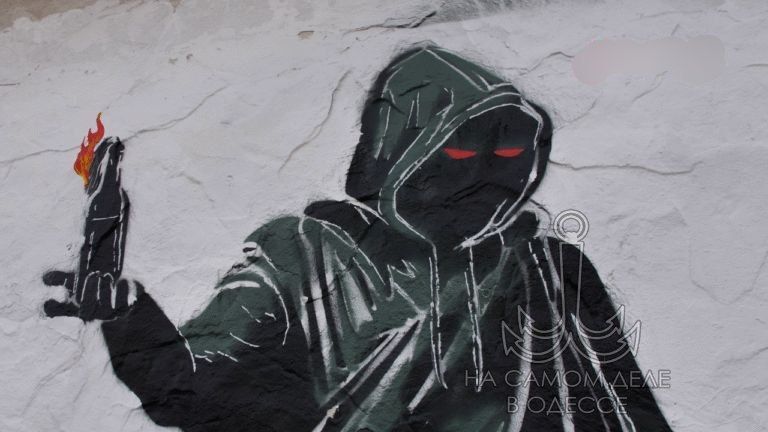 В Одессе на пляже Аркадия появился новый нацистский арт «Дюк в виде бойца сопротивления РФ»