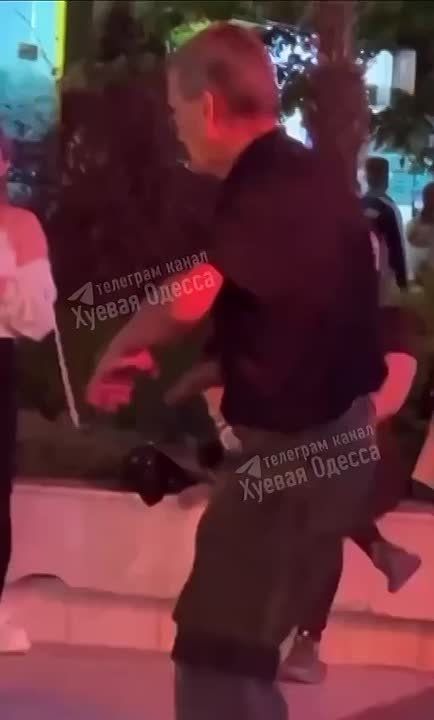 Дедуля разрывает танцпол в Одессе