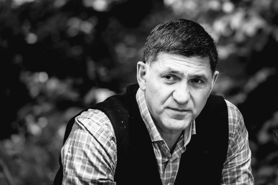 3 года назад погиб (в ДТП, когда ехал в Донбасс) Сергей Пускепалис