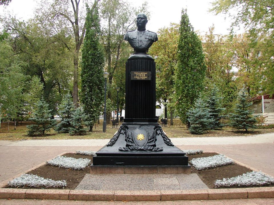  : 15    104-         ,        