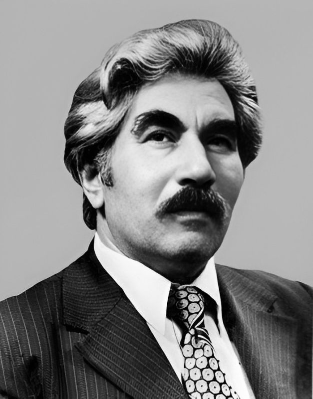  : 15    104-         ,        