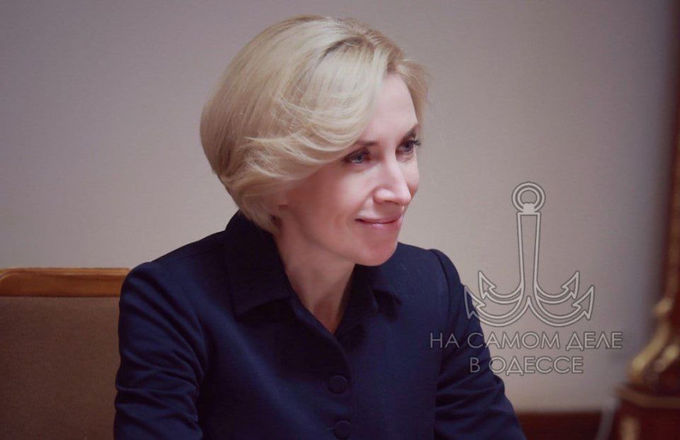 Польша потихоньку намекает, что курорт «Все включено» для украинцев скоро заканчивается? Не беда! Офис президента 404 с радостью страхует посадку