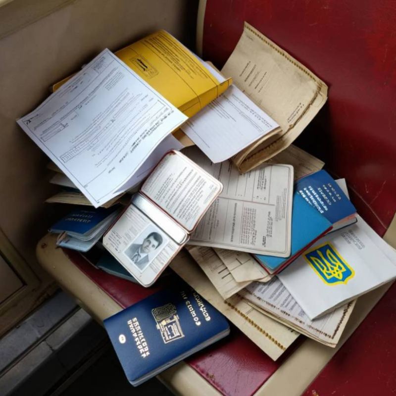 Огромную пачку личных документов граждан нашли в Одессе