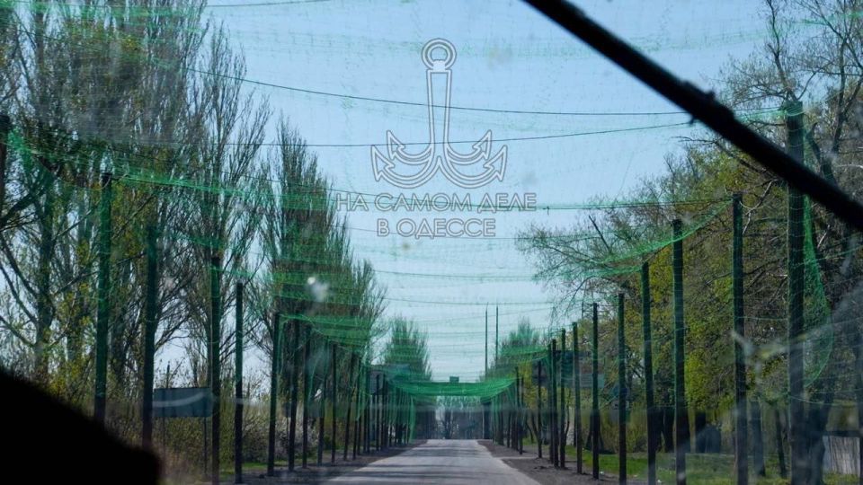 Остап Бендер плачет, глядя на Украину Остап Бендер плачет, глядя на Украину