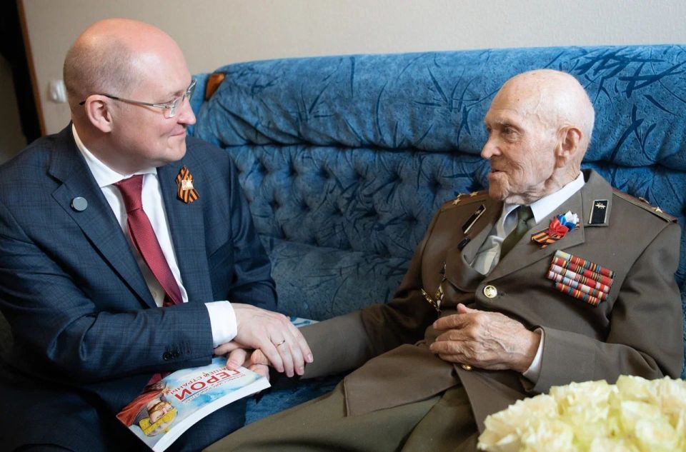 Михаил Развожаев: Сегодня день рождения у ветерана Великой Отечественной войны, полковника запаса, члена Союза журналистов России Константина Петровича Кржеминского Михаил Развожаев: Сегодня день рождения у ветерана Великой Отечественной войны, полковника запаса, члена Союза журналистов России Константина Петровича Кржеминского