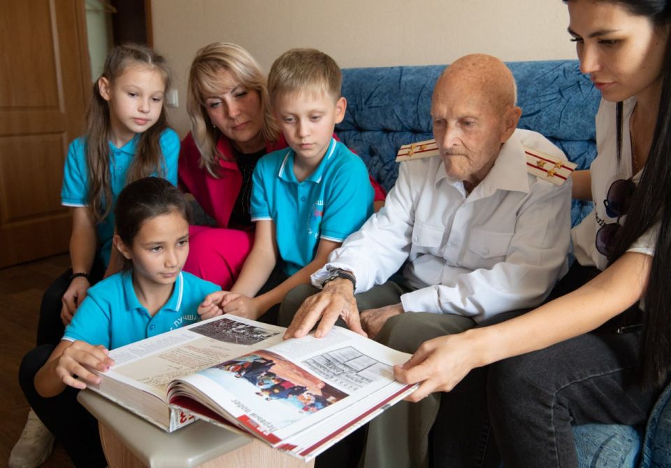 Михаил Развожаев: Сегодня день рождения у ветерана Великой Отечественной войны, полковника запаса, члена Союза журналистов России Константина Петровича Кржеминского Михаил Развожаев: Сегодня день рождения у ветерана Великой Отечественной войны, полковника запаса, члена Союза журналистов России Константина Петровича Кржеминского