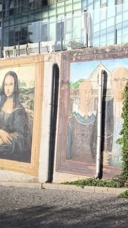 Французский бульвар. Компания "Кадорр Групп" протянула технические трубы прямо сквозь уличные картины