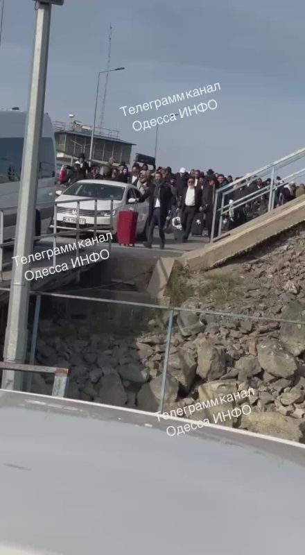 В Одесской области хасиды взяли штурмом паром