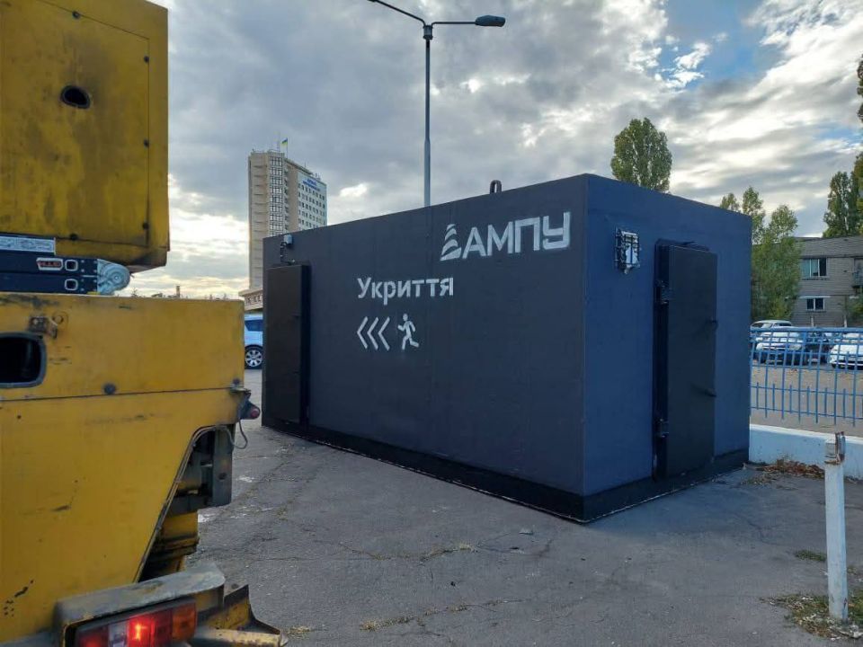 В порту Черноморска установили первые мобильные укрытия В порту Черноморска установили первые мобильные укрытия