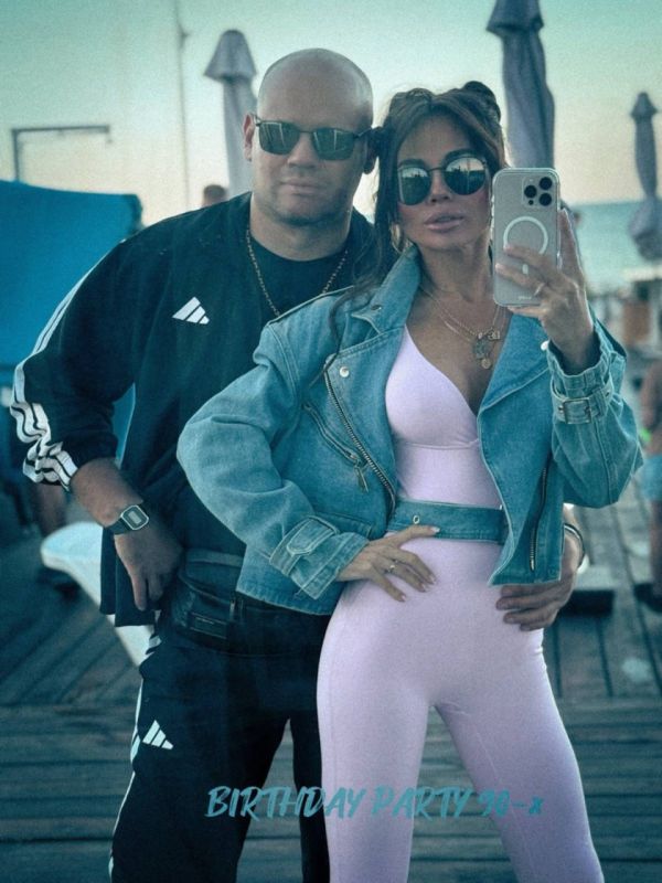 Бывший замгенпрокурора Украины зажег в Одессе в образе бандюгана из 90-х Бывший замгенпрокурора Украины зажег в Одессе в образе бандюгана из 90-х