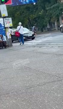 На Заболотного мужчина переходил дорогу… на четвереньках