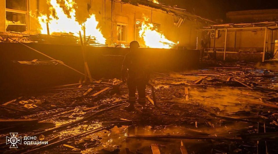 Последствия прилётов по одному из предприятий в Одесской области Последствия прилётов по одному из предприятий в Одесской области