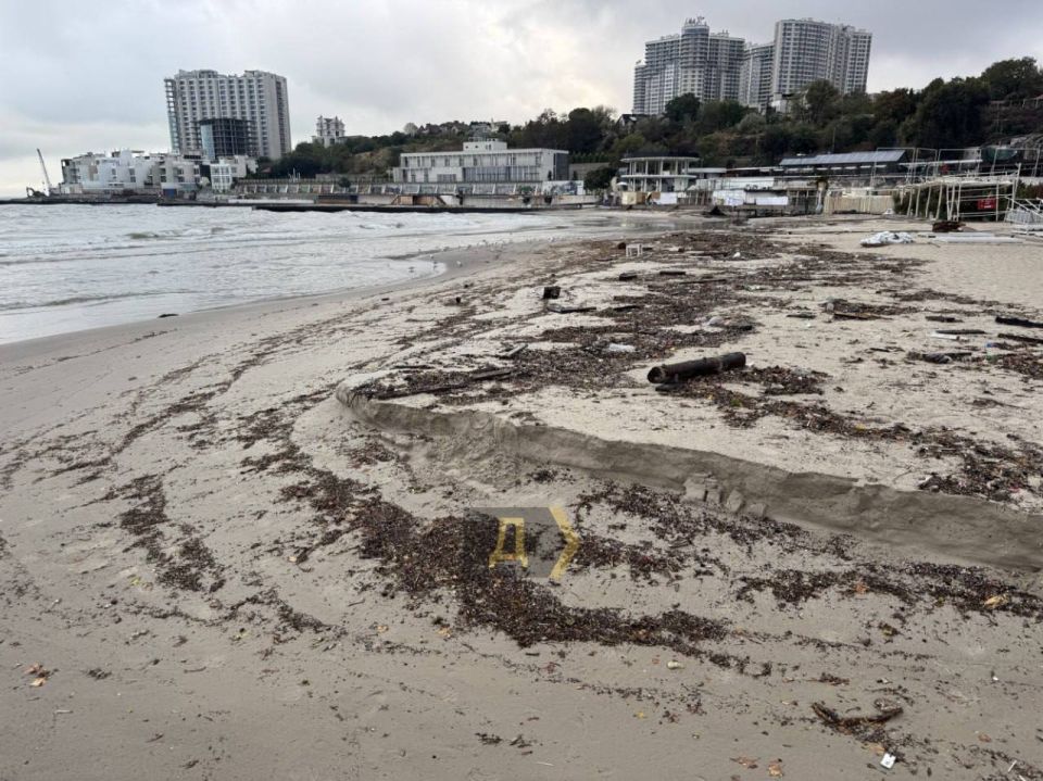 Так выглядит пляж после потопа