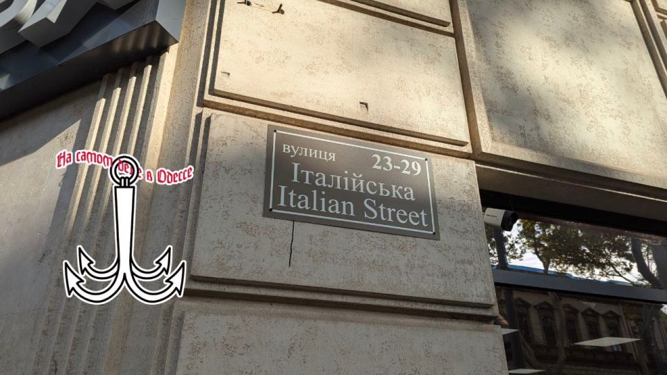 Кострюлеголовые бомжи продолжают воевать с указателями в Одессе Кострюлеголовые бомжи продолжают воевать с указателями в Одессе