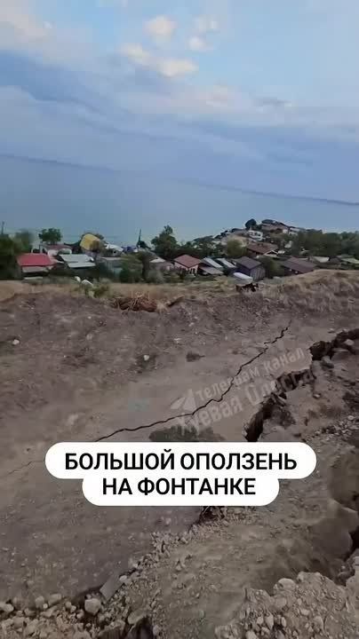 На Фонтанке произошел огромный оползень