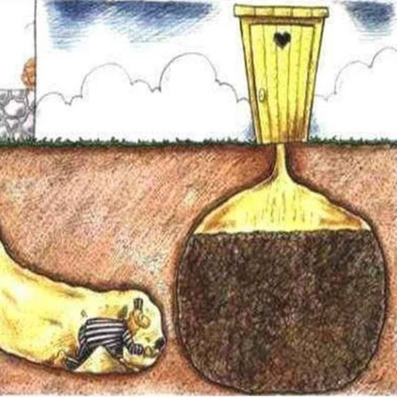 # В Одессе мужики через тоннель воровали вещи с рынка