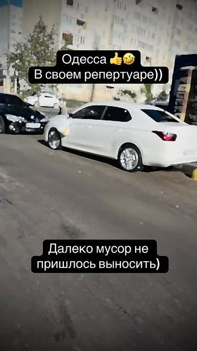 Одесситы превратили иномарки в мусоровозы