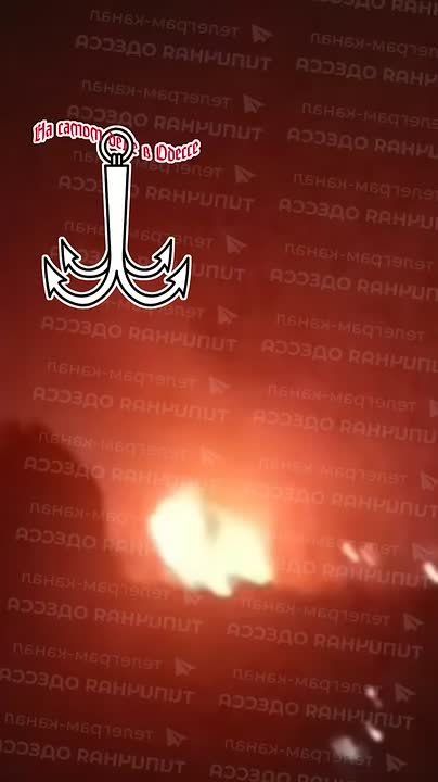 Появились новые кадры ночных прилетов в Одессе