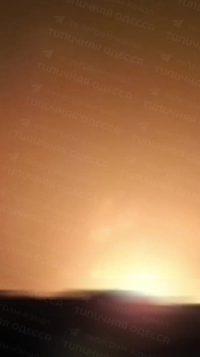 Два майора: Это что же привезли морем такого в Одессу, что так рвалось