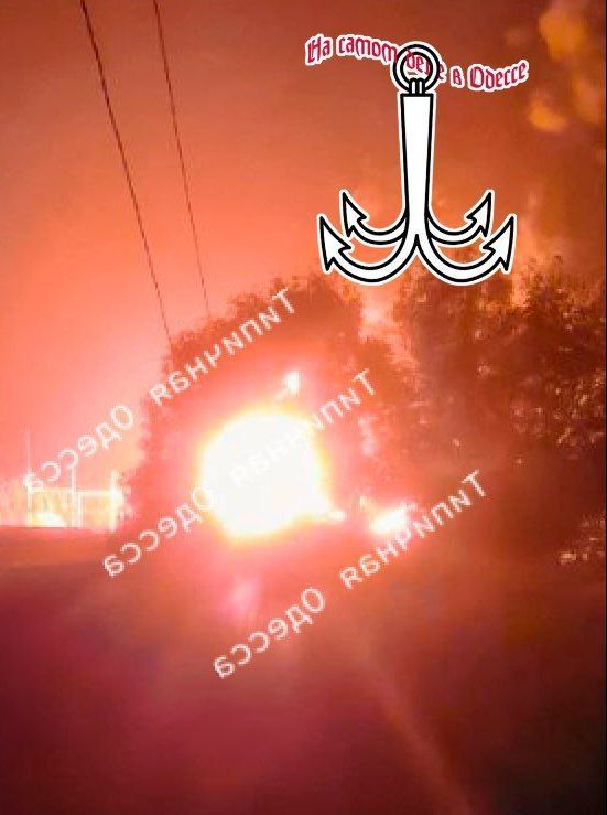 Еще кадры результатов работы БПЛА Гераней, по предварительной информации была поражена подстанция на жд станции Застава 1